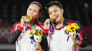 Medali olimpiade perolehan tokyo besar terlempar besi angkat abdullah anthony aisah dipersembahkan bulutangkis