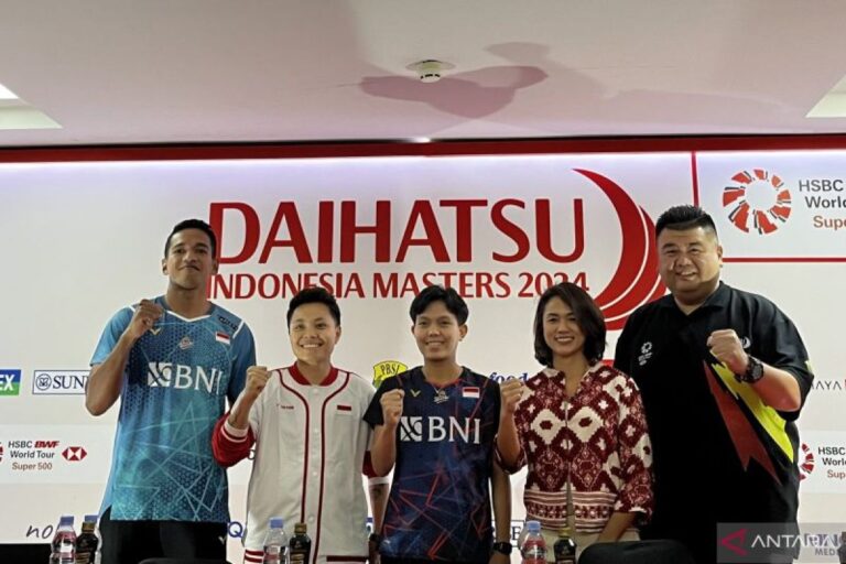 Perbandingan Prestasi Perenang Dunia 2024 dan 2025