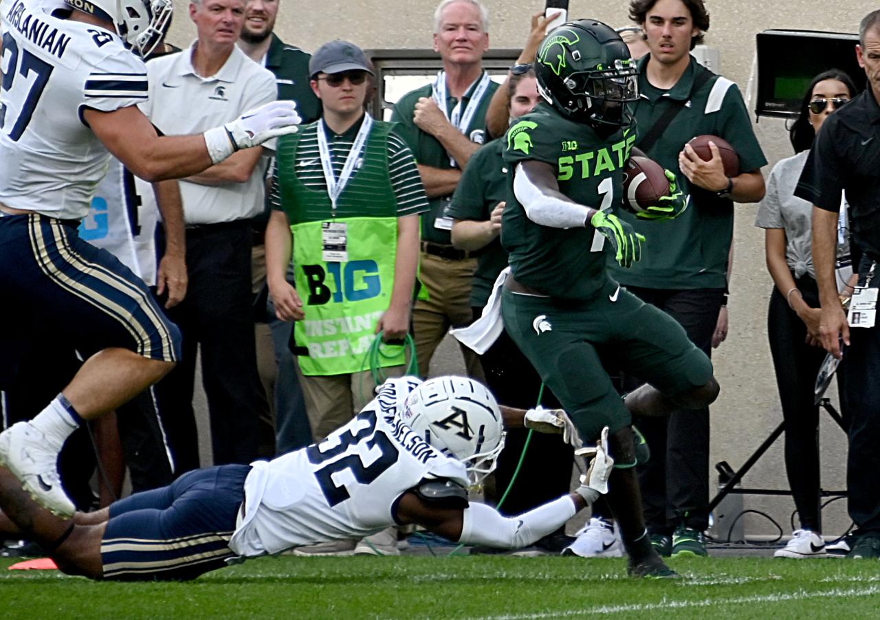 Michigan State football breaks through with sacks, holds on late in
