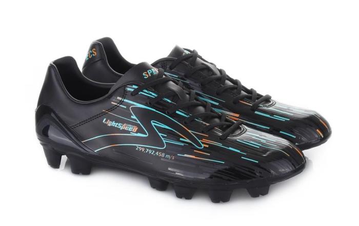 Perbandingan harga sepatu bola original dan replika kualitas terbaik