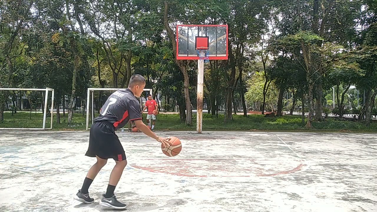 Kombinasi latihan shooting dan dribbling bola basket untuk pemula