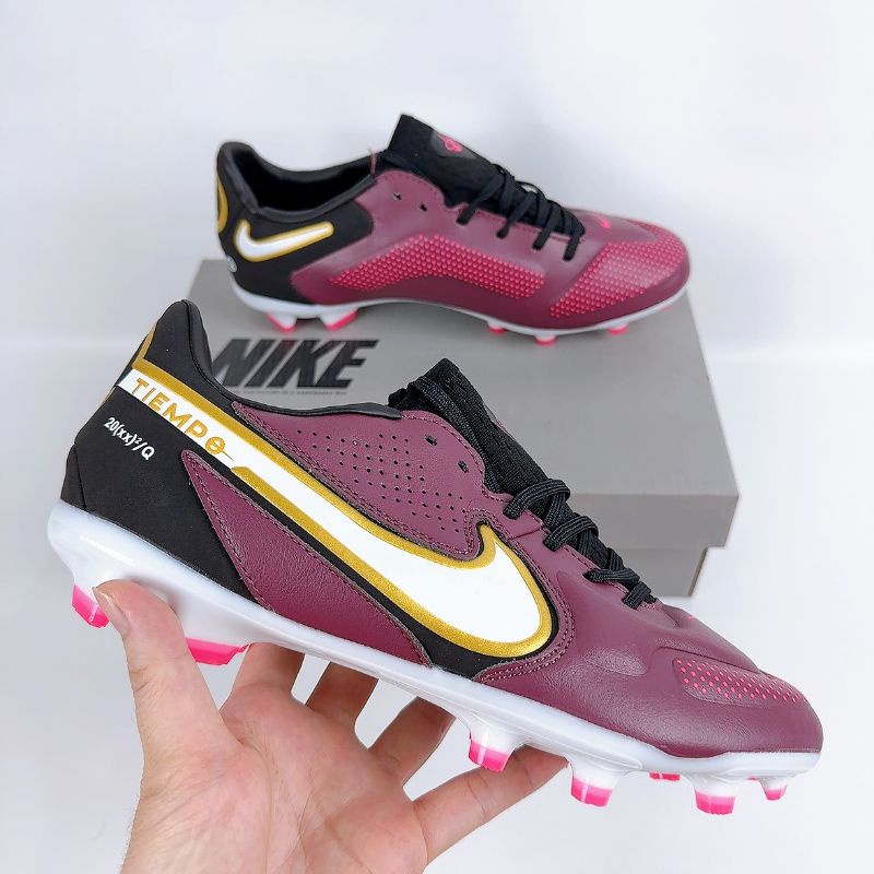 Perbandingan sepatu bola Nike Tiempo vs Puma Future harga terjangkau
